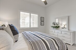 Private Pool & Grill: Modern Goodyear Retreat