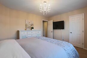 Charming Anchorage Townhouse w/ Fire Pit!