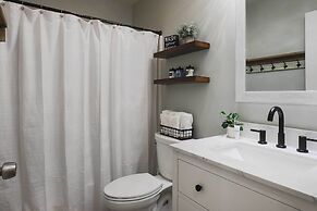 Charming Anchorage Townhouse w/ Fire Pit!