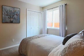 Charming Anchorage Townhouse w/ Fire Pit!