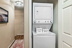 Charming Anchorage Townhouse w/ Fire Pit!