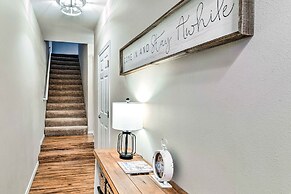 Charming Anchorage Townhouse w/ Fire Pit!