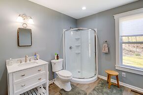 Virginia Getaway - Deck, Grill & Mountain Views!