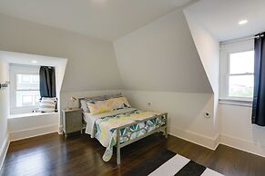 North Wildwood Home w/ Porch ~ 3 Blocks to Beach!