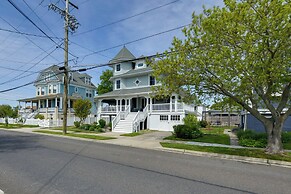 North Wildwood Home w/ Porch ~ 3 Blocks to Beach!