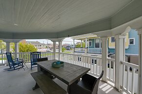 North Wildwood Home w/ Porch ~ 3 Blocks to Beach!