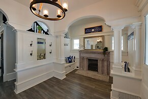 North Wildwood Home w/ Porch ~ 3 Blocks to Beach!