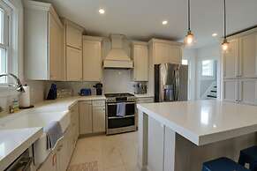 North Wildwood Home w/ Porch ~ 3 Blocks to Beach!