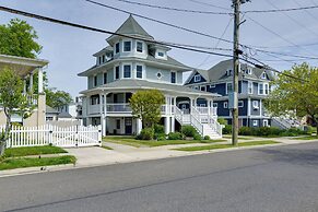 North Wildwood Home w/ Porch ~ 3 Blocks to Beach!
