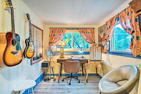 Colorful Bisbee Home w/ Patio ~ 1 Mi to Dtwn!