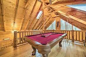 Walk to Golfing: Grand Maggie Valley Cabin!