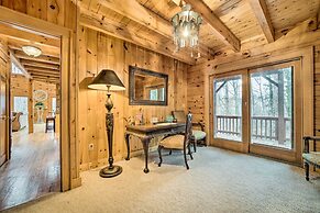 Walk to Golfing: Grand Maggie Valley Cabin!