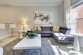 Modern Kissimmee Townhome w/ Fenced Pool & Patio!