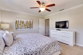 Modern Kissimmee Townhome w/ Fenced Pool & Patio!