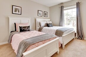 Modern Kissimmee Townhome w/ Fenced Pool & Patio!