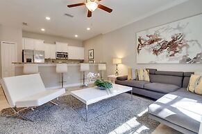 Modern Kissimmee Townhome w/ Fenced Pool & Patio!