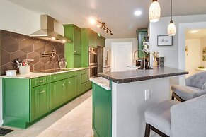 Charming Mountain Home Retreat: Walk to Marina!