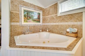 Charming Mountain Home Retreat: Walk to Marina!