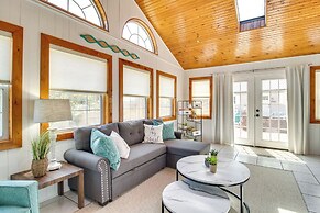 Charming Mountain Home Retreat: Walk to Marina!