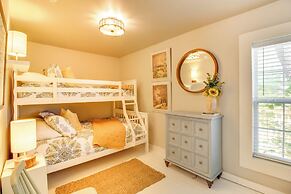 Charming Mountain Home Retreat: Walk to Marina!