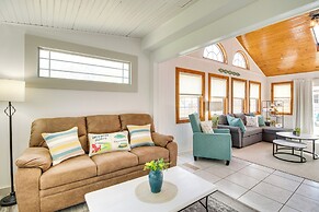 Charming Mountain Home Retreat: Walk to Marina!