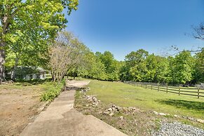 Charming Mountain Home Retreat: Walk to Marina!