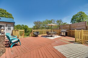 Charming Mountain Home Retreat: Walk to Marina!