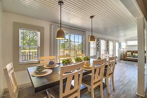 Charming Mountain Home Retreat: Walk to Marina!