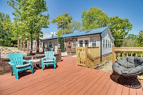 Charming Mountain Home Retreat: Walk to Marina!