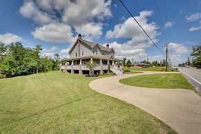 Spacious Lake Charles Craftsman - Pet Friendly!