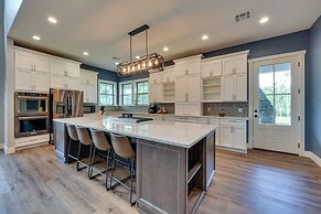 Spacious Lake Charles Craftsman - Pet Friendly!