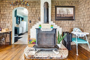 Charming Eagle Grove Farmhouse w/ Patio!