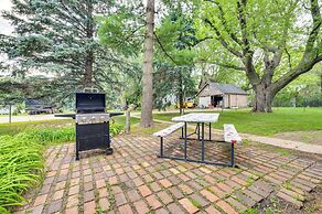Charming Eagle Grove Farmhouse w/ Patio!