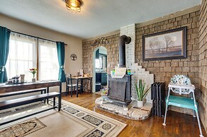 Charming Eagle Grove Farmhouse w/ Patio!