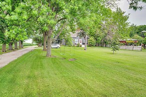 Charming Eagle Grove Farmhouse w/ Patio!