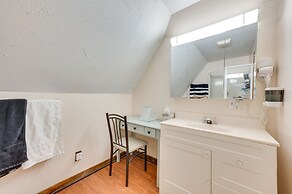 Charming Eagle Grove Farmhouse w/ Patio!