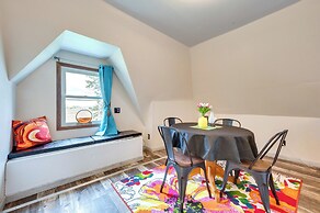 Charming Eagle Grove Farmhouse w/ Patio!