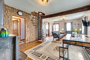 Charming Eagle Grove Farmhouse w/ Patio!