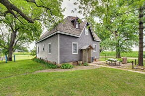 Charming Eagle Grove Farmhouse w/ Patio!
