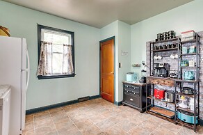 Charming Eagle Grove Farmhouse w/ Patio!