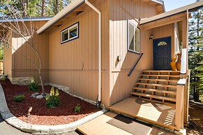 Tranquil Lake Almanor Getaway w/ Grill!