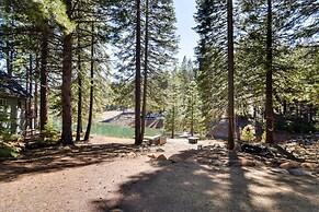 Tranquil Lake Almanor Getaway w/ Grill!