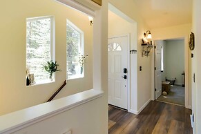 Tranquil Lake Almanor Getaway w/ Grill!