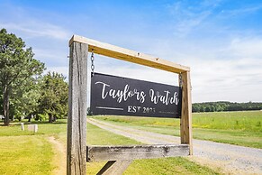 Bay Views & Fire Pit: Taylors Island Retreat