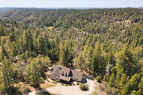 Furnished Decks & Grill: Peaceful Pioneer Home!