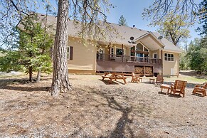 Furnished Decks & Grill: Peaceful Pioneer Home!