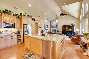 Furnished Decks & Grill: Peaceful Pioneer Home!