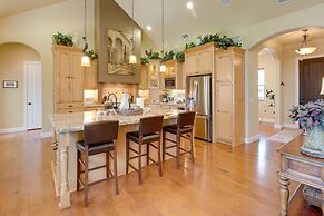 Furnished Decks & Grill: Peaceful Pioneer Home!