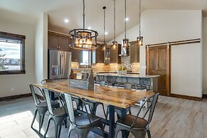 ~ 3 Mi to Granby Ranch: Spacious Cabin Home!