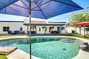 Pool, Putting Green & Games: Chandler Home!